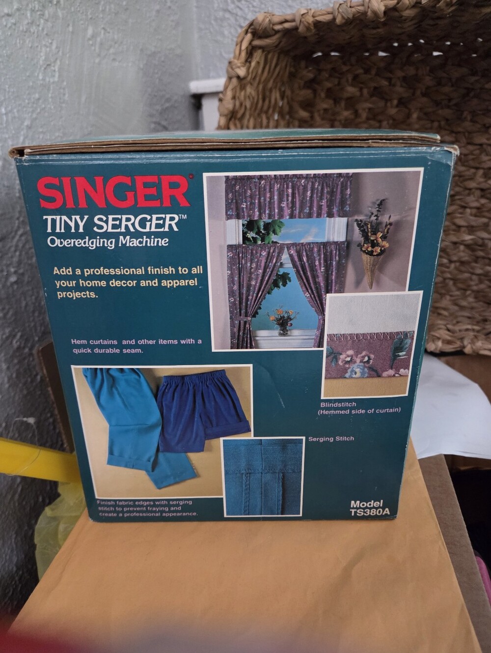 Surger Sewing Machine - Picture 2 of 6